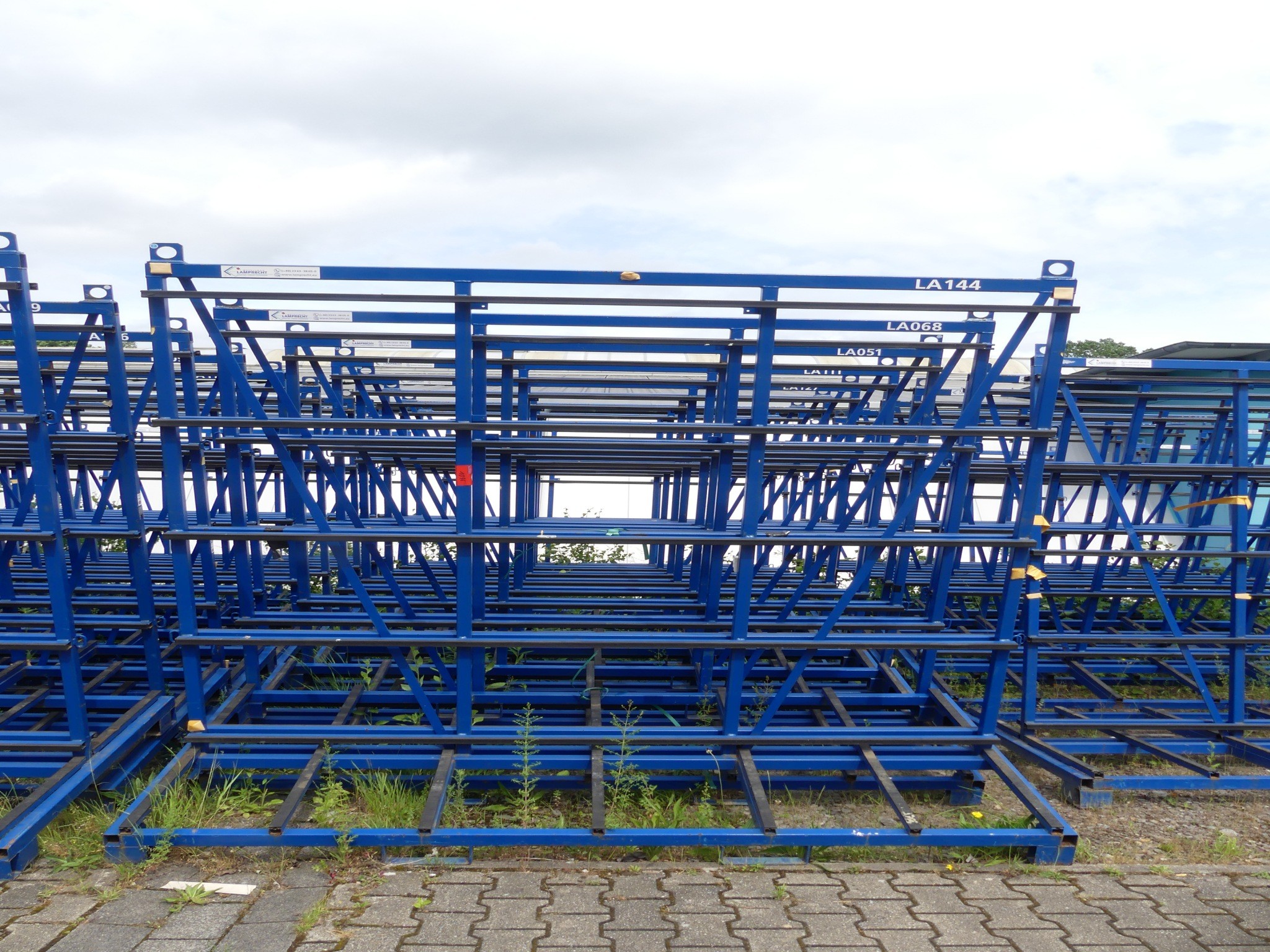 Sprzęt warsztatowy i akcesoria z byłej firmy zajmującej się konstrukcjami metalowymi-1