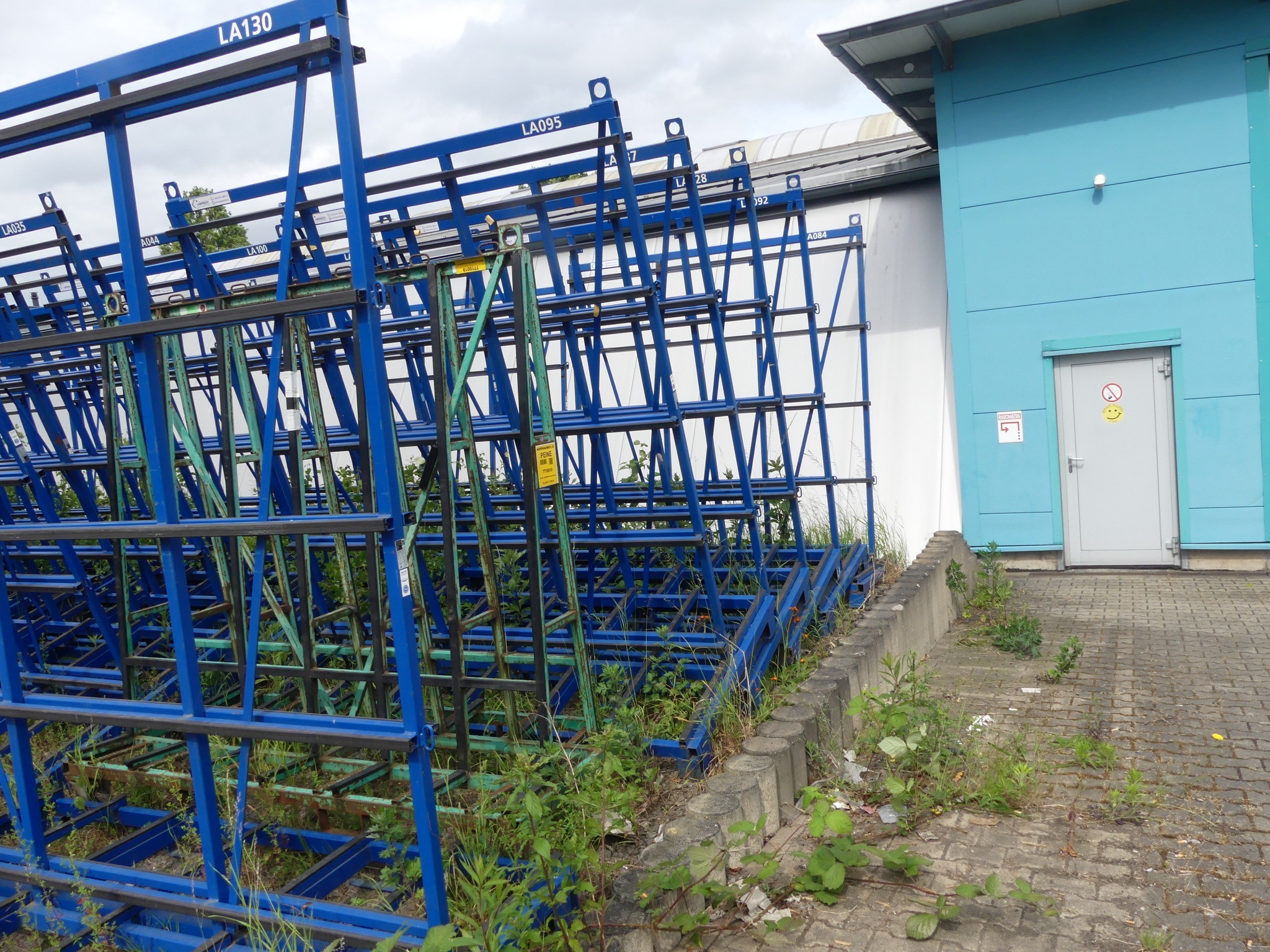 Oprema in dodatki za delavnico iz nekdanjega podjetja za kovinske konstrukcije-2