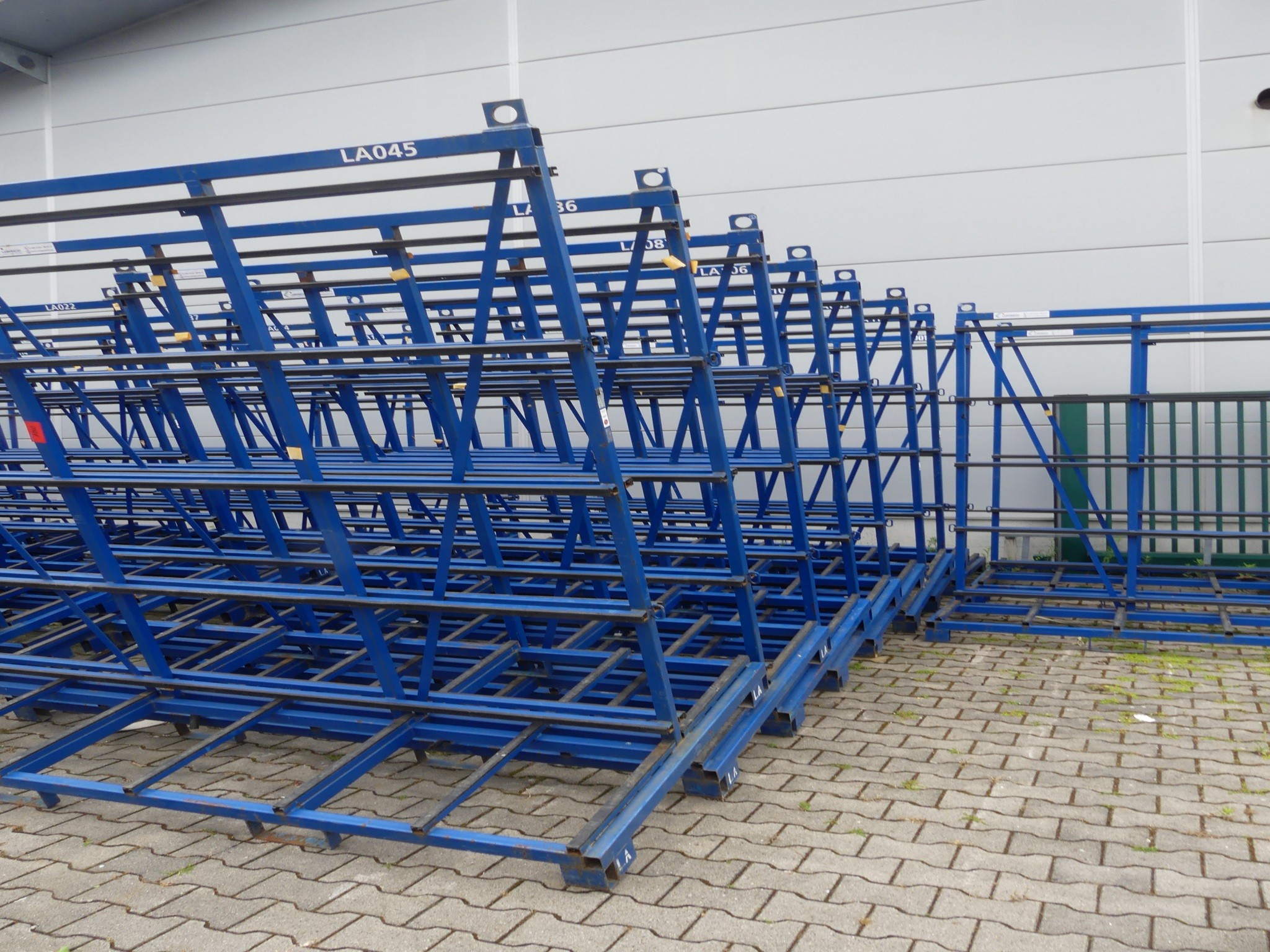 Oprema in dodatki za delavnico iz nekdanjega podjetja za kovinske konstrukcije-2