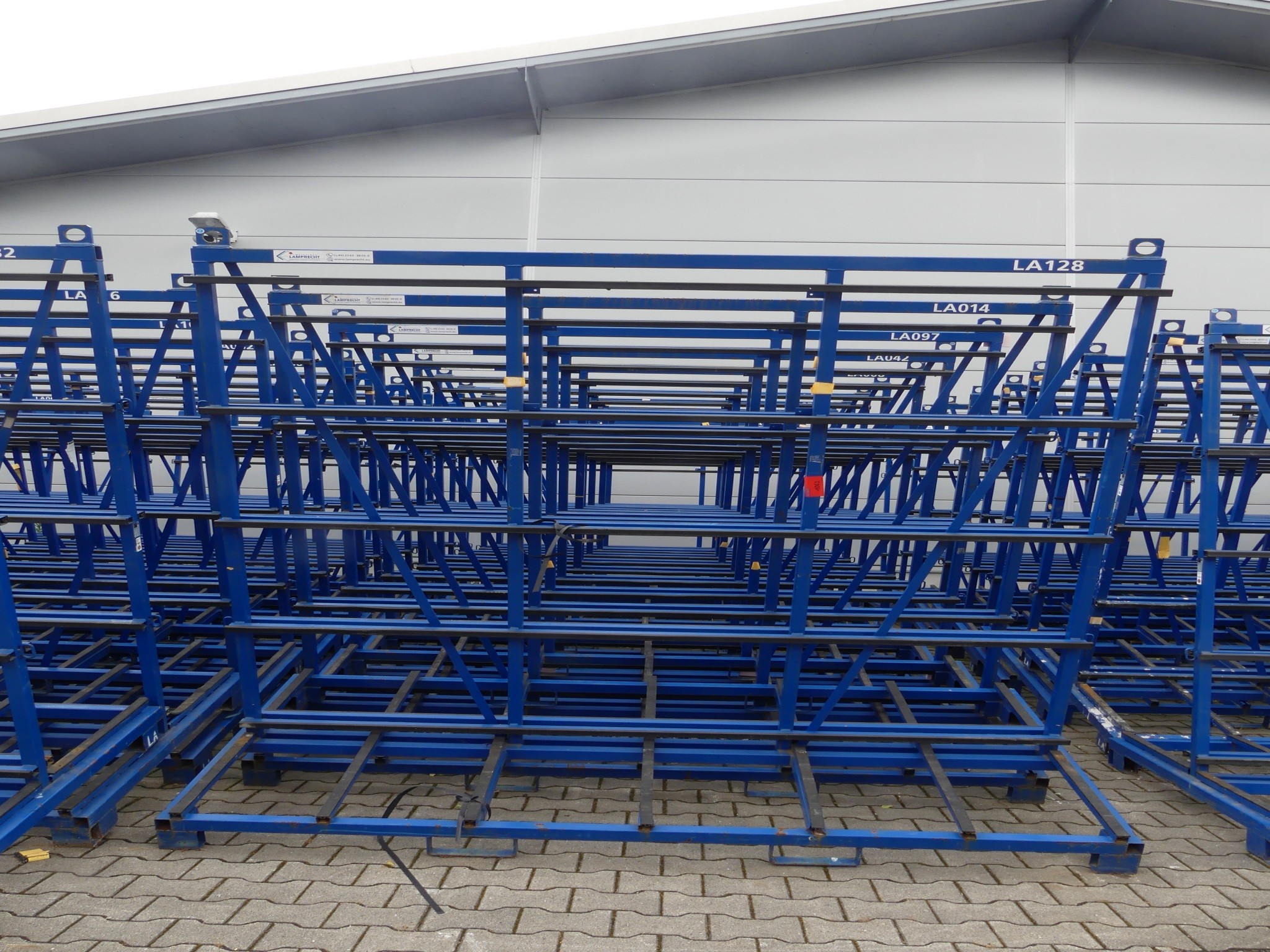 Sprzęt warsztatowy i akcesoria z byłej firmy zajmującej się konstrukcjami metalowymi-1