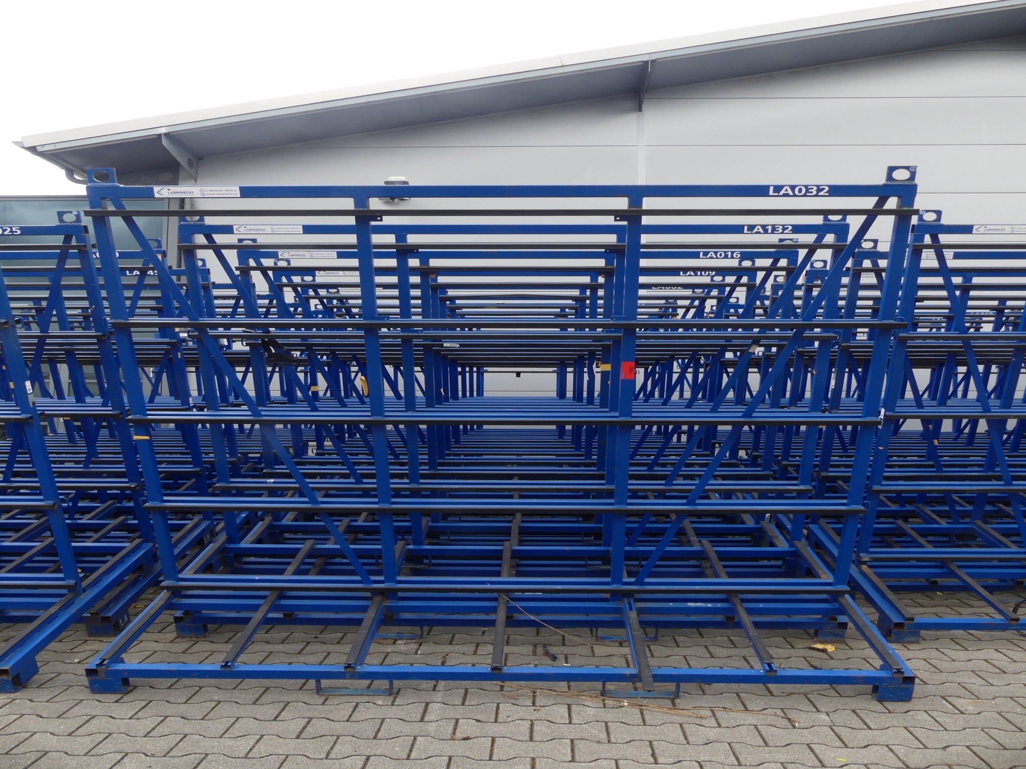 Sprzęt warsztatowy i akcesoria z byłej firmy zajmującej się konstrukcjami metalowymi-1