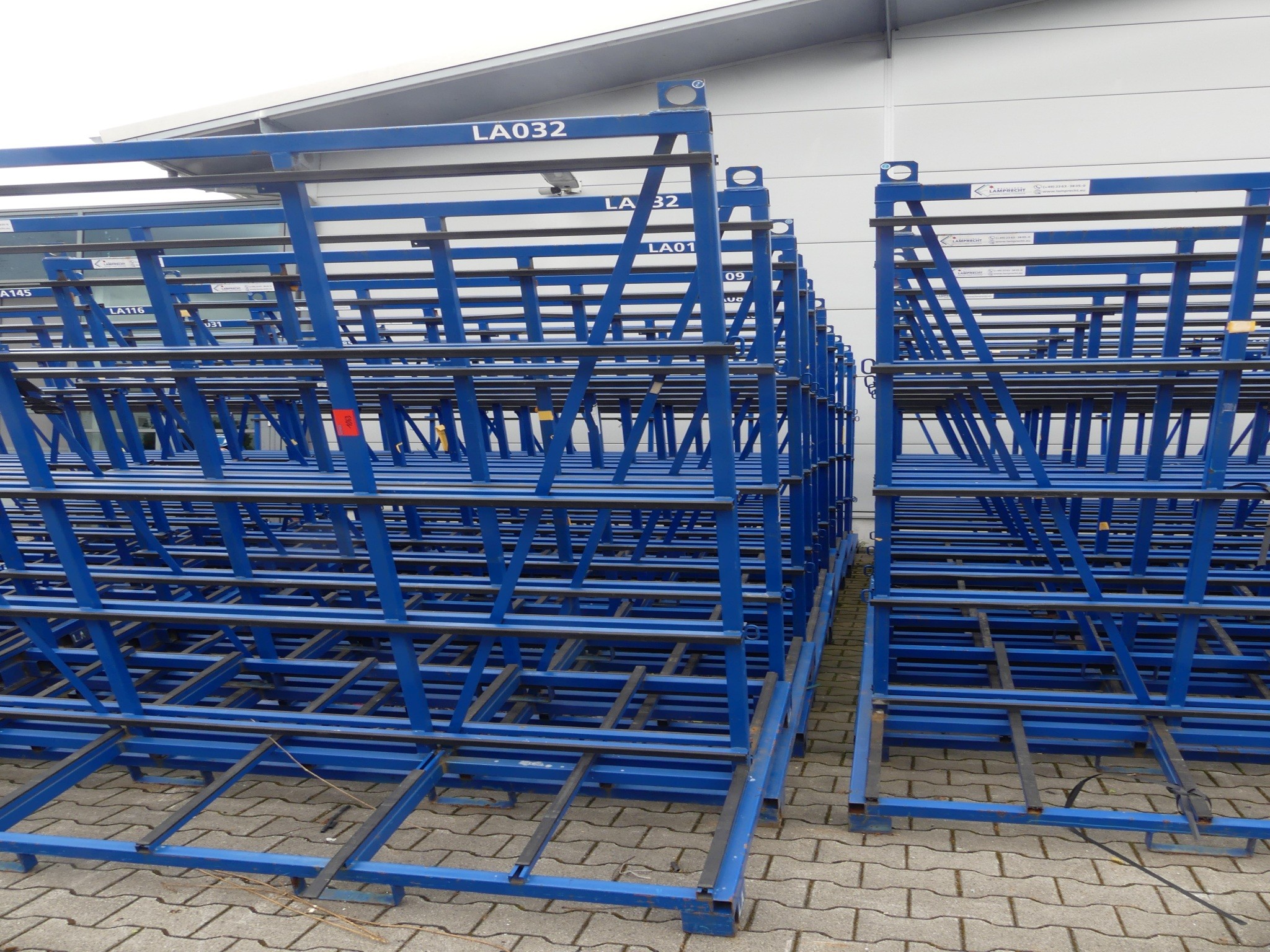 Sprzęt warsztatowy i akcesoria z byłej firmy zajmującej się konstrukcjami metalowymi-2