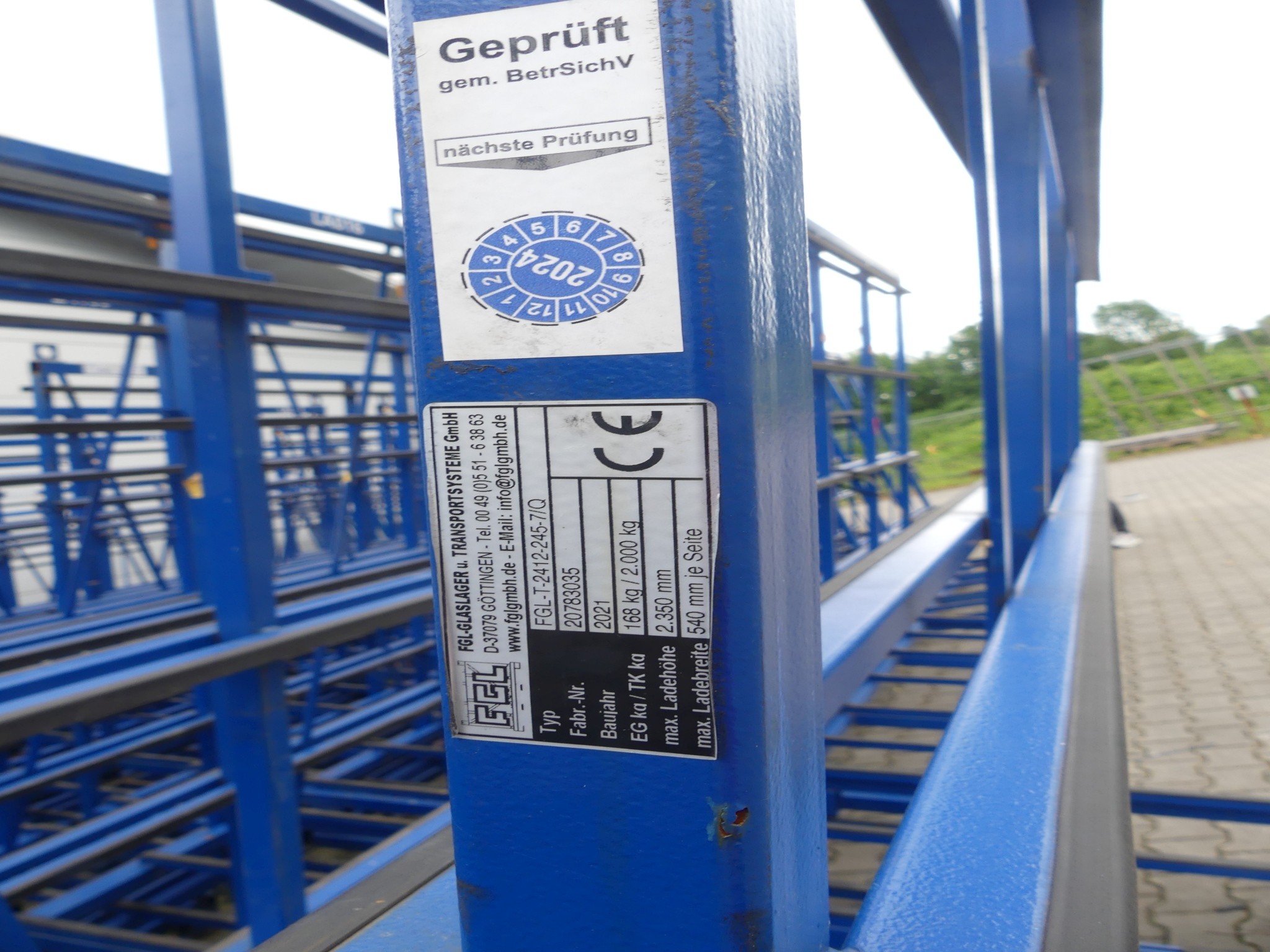 Sprzęt warsztatowy i akcesoria z byłej firmy zajmującej się konstrukcjami metalowymi-3