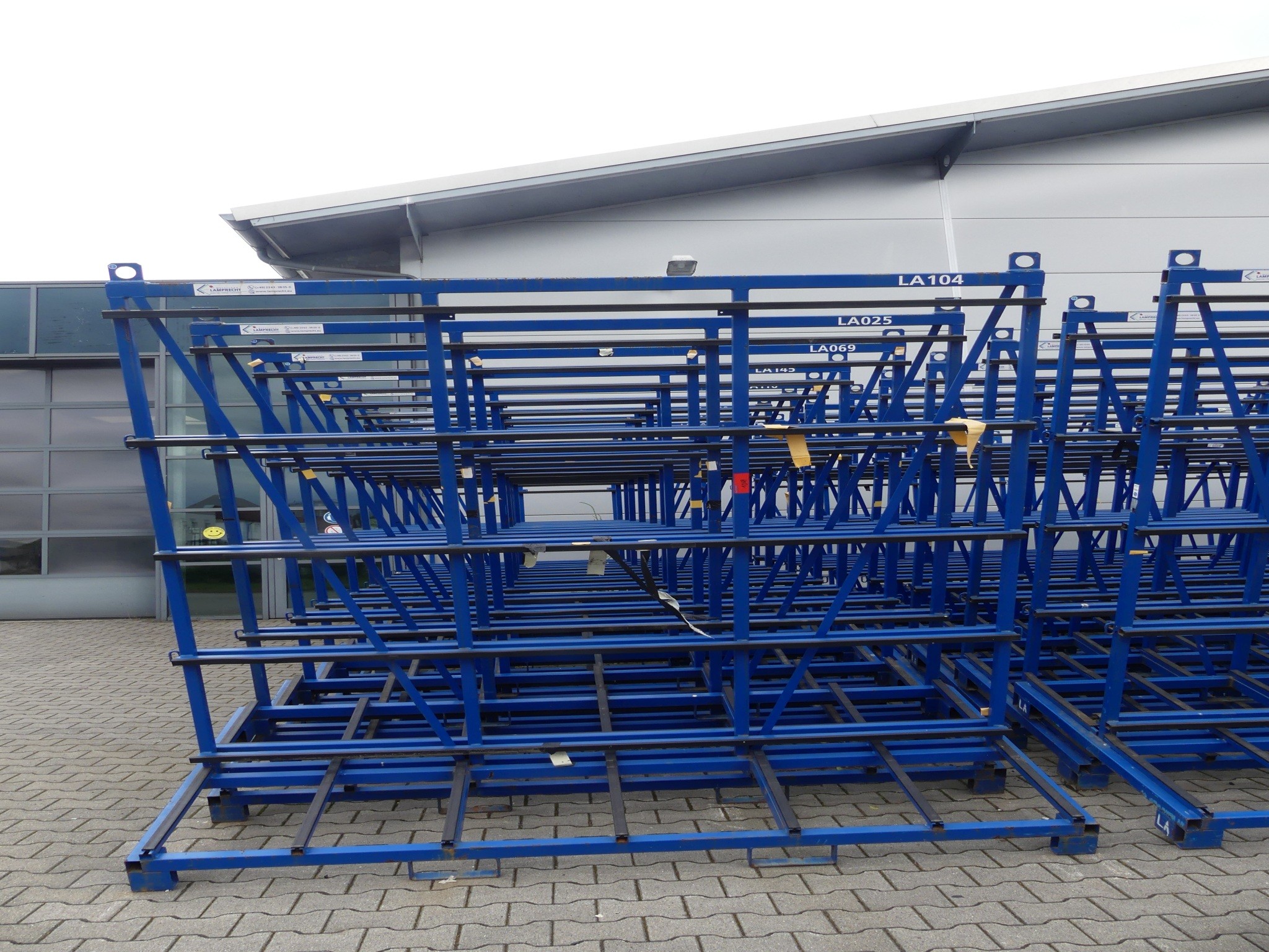 Sprzęt warsztatowy i akcesoria z byłej firmy zajmującej się konstrukcjami metalowymi-1