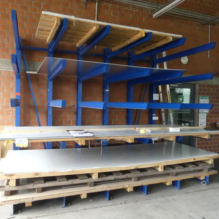 Sistema de estantes cantilever