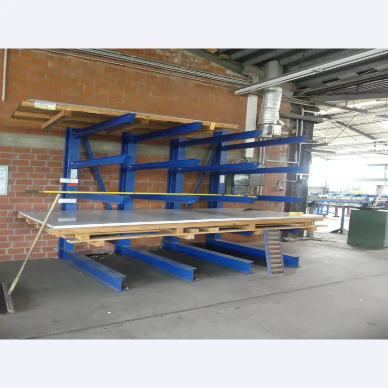 Sprzęt warsztatowy i akcesoria z byłej firmy zajmującej się konstrukcjami metalowymi-1