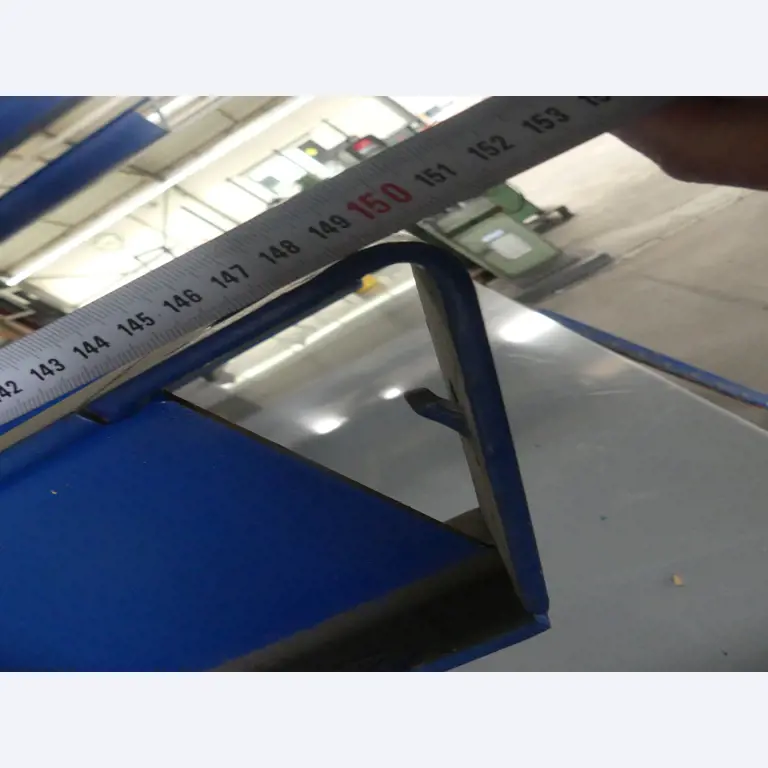 Sprzęt warsztatowy i akcesoria z byłej firmy zajmującej się konstrukcjami metalowymi-2