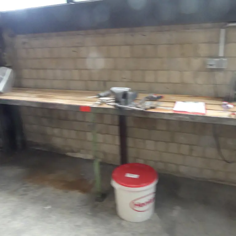 4 lopende meters. Werkbank