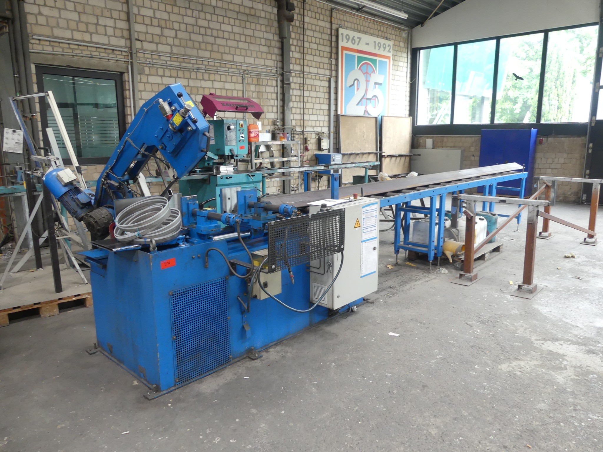 Sprzęt warsztatowy i akcesoria z byłej firmy zajmującej się konstrukcjami metalowymi-1