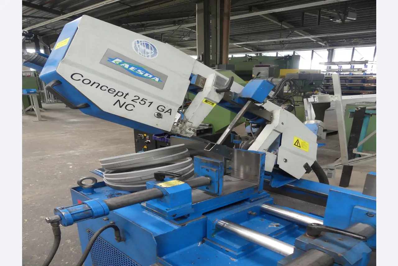 Workshop equipment and accessories from a former metal construction company-3