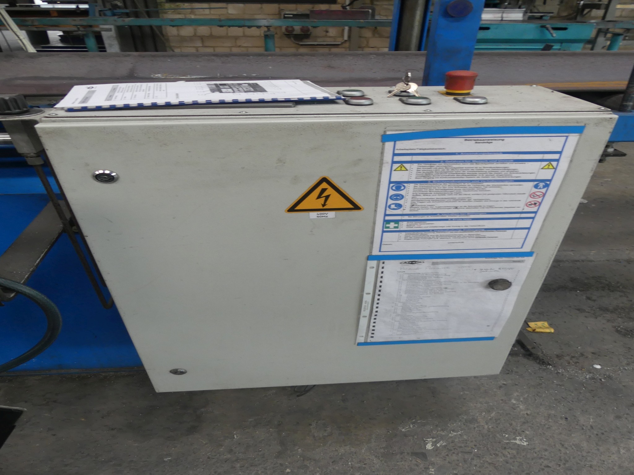 Sprzęt warsztatowy i akcesoria z byłej firmy zajmującej się konstrukcjami metalowymi-5