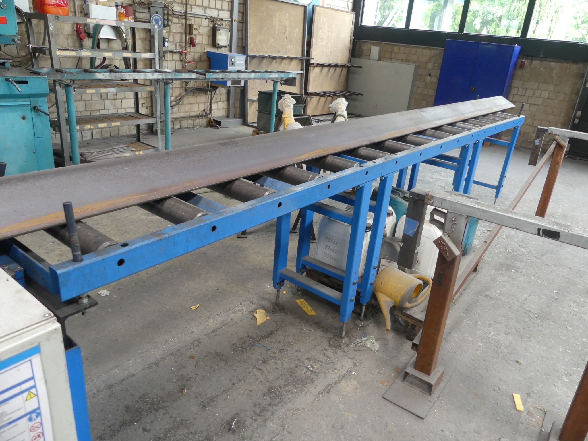 Sprzęt warsztatowy i akcesoria z byłej firmy zajmującej się konstrukcjami metalowymi-6