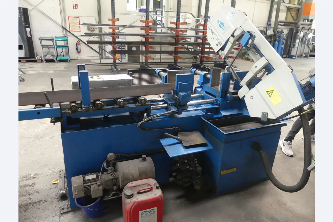 Workshop equipment and accessories from a former metal construction company-7