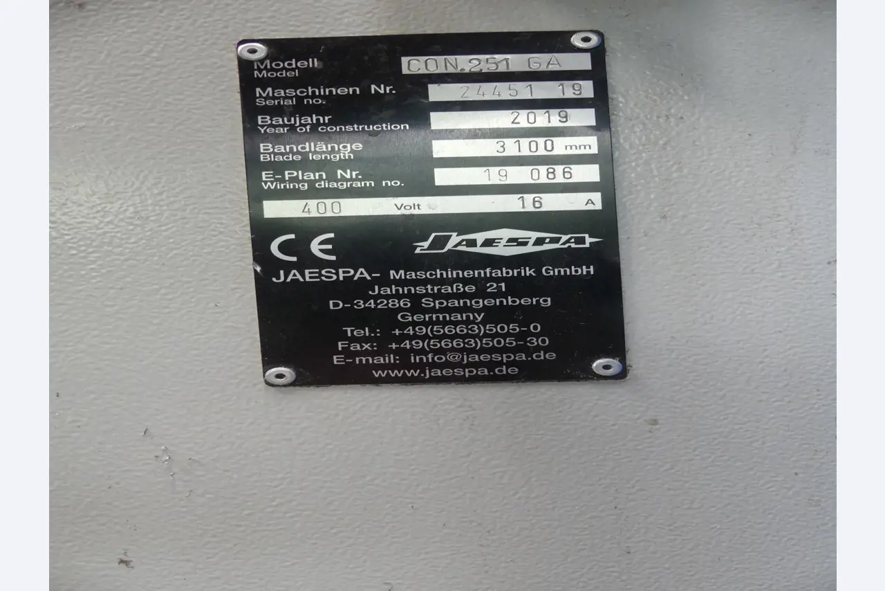 Workshop equipment and accessories from a former metal construction company-8