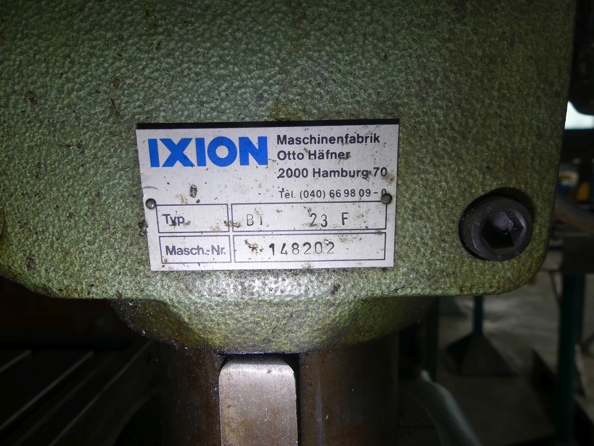 Sprzęt warsztatowy i akcesoria z byłej firmy zajmującej się konstrukcjami metalowymi-3