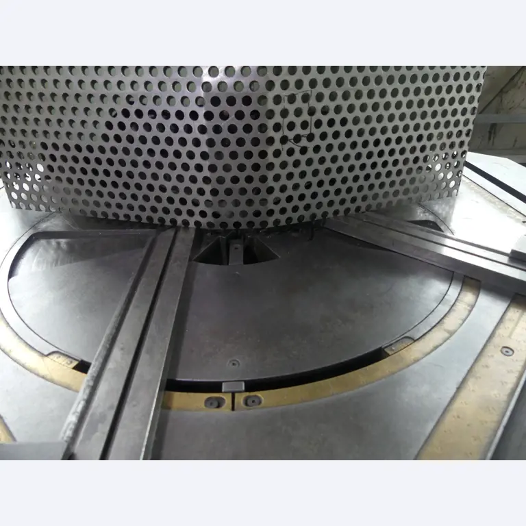 Equipamiento y accesorios de taller de una antigua empresa de construcciones metálicas-3