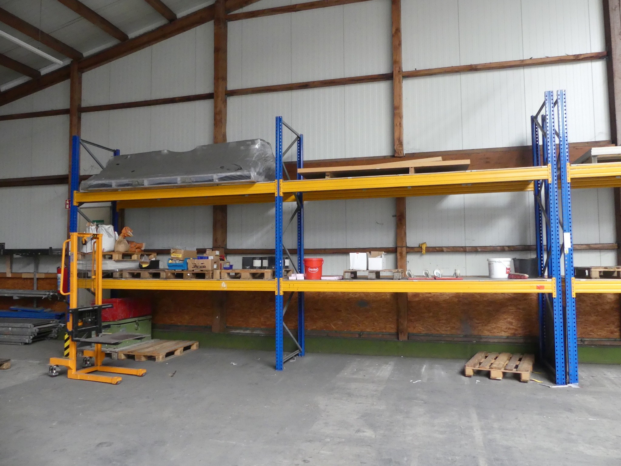 Oprema in dodatki za delavnico iz nekdanjega podjetja za kovinske konstrukcije-1