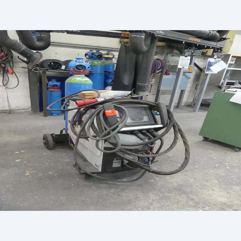 Sprzęt warsztatowy i akcesoria z byłej firmy zajmującej się konstrukcjami metalowymi-1