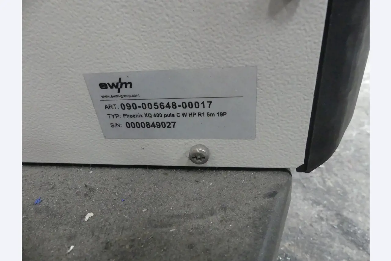 Sprzęt warsztatowy i akcesoria z byłej firmy zajmującej się konstrukcjami metalowymi-5