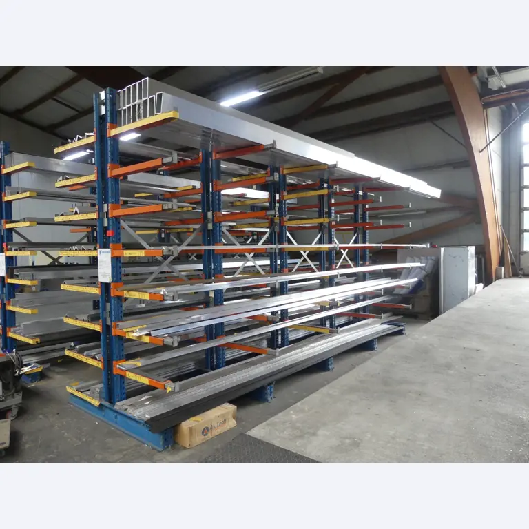 Sprzęt warsztatowy i akcesoria z byłej firmy zajmującej się konstrukcjami metalowymi-1