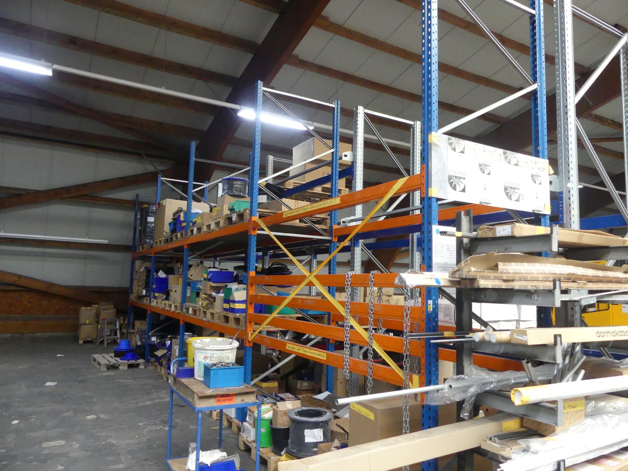 Oprema in dodatki za delavnico iz nekdanjega podjetja za kovinske konstrukcije-3