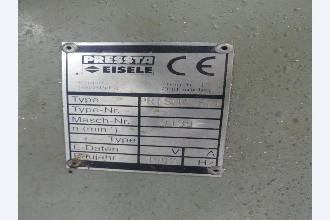 Workshop equipment and accessories from a former metal construction company-2