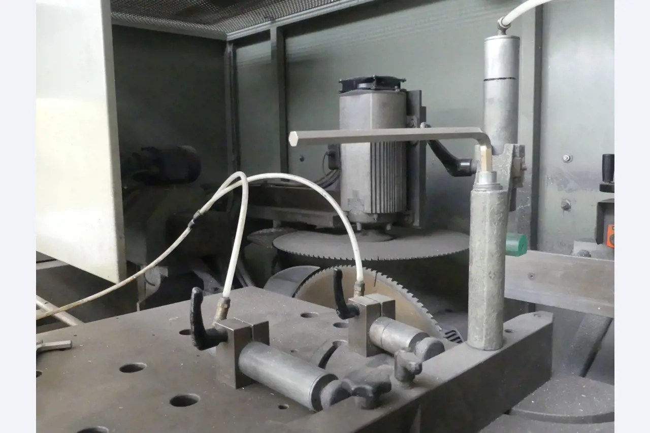 Workshop equipment and accessories from a former metal construction company-3