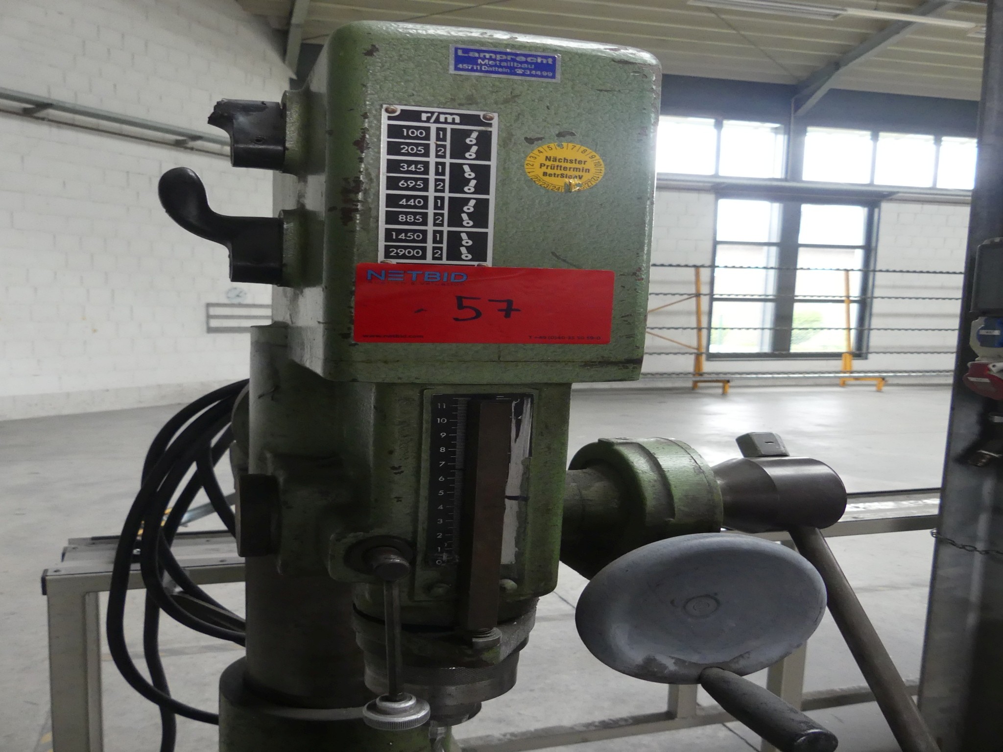 Sprzęt warsztatowy i akcesoria z byłej firmy zajmującej się konstrukcjami metalowymi-2