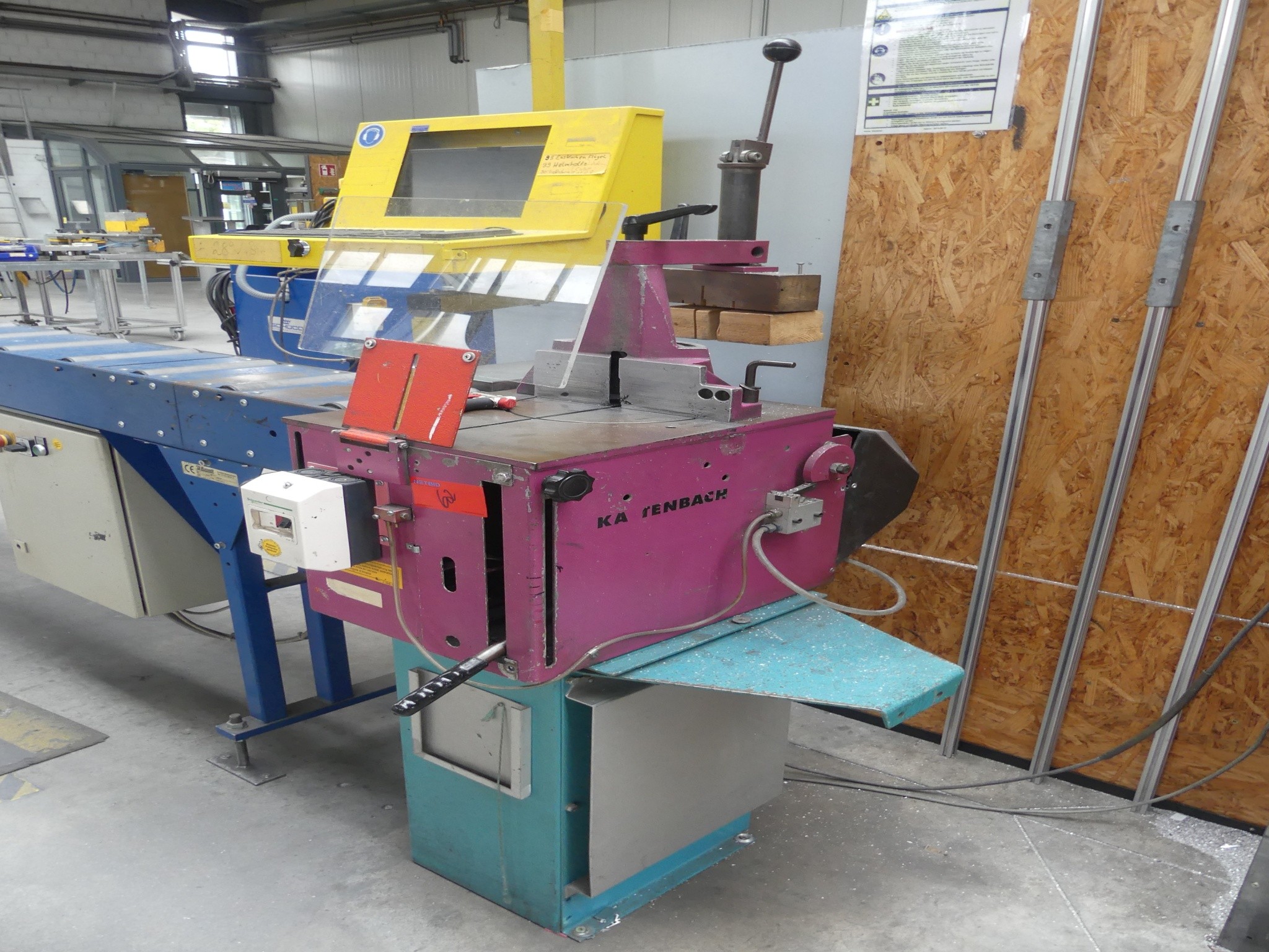 Sprzęt warsztatowy i akcesoria z byłej firmy zajmującej się konstrukcjami metalowymi-1