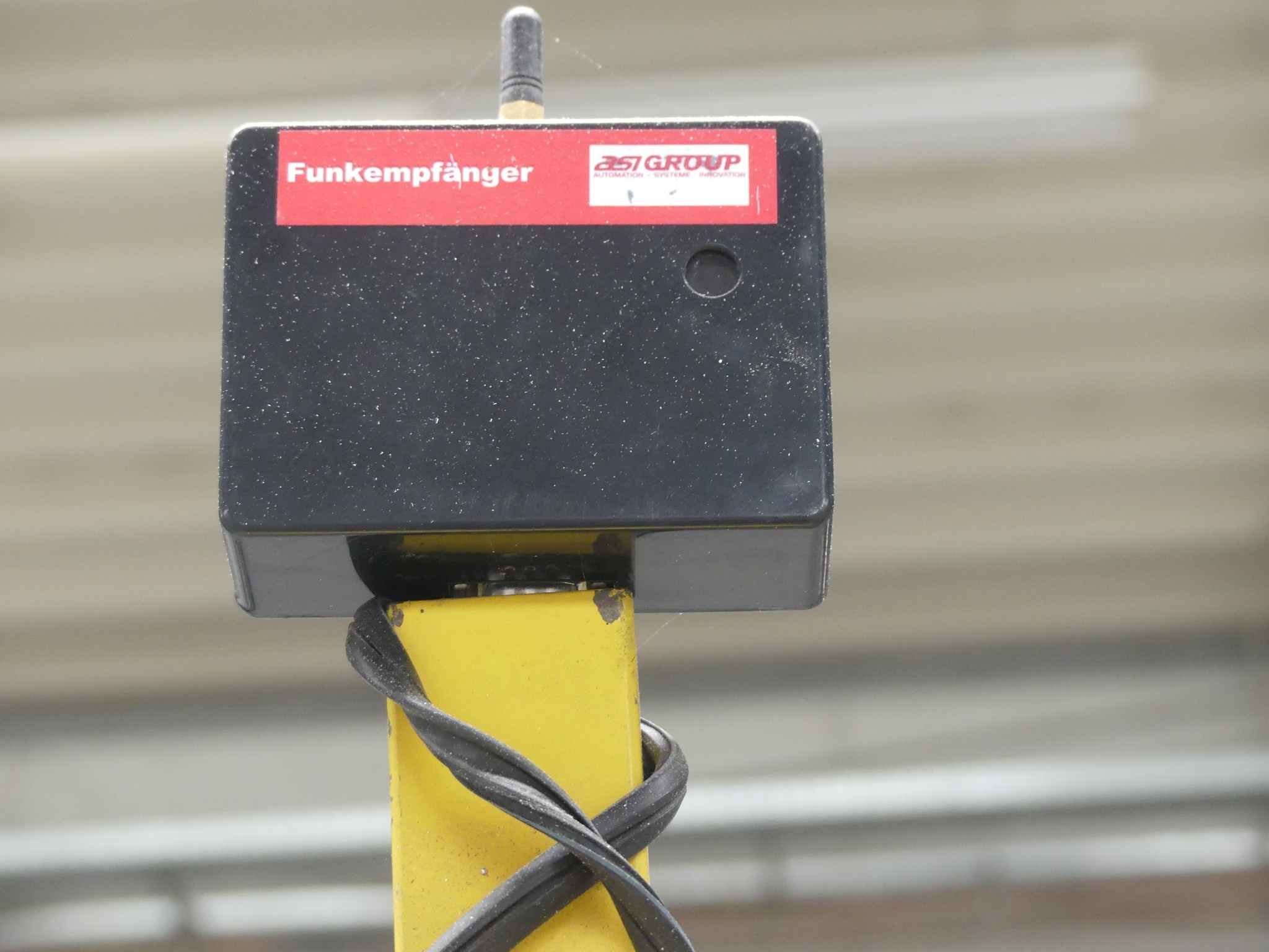 Sprzęt warsztatowy i akcesoria z byłej firmy zajmującej się konstrukcjami metalowymi-6