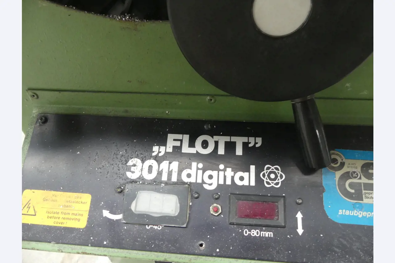 Workshop equipment and accessories from a former metal construction company-2