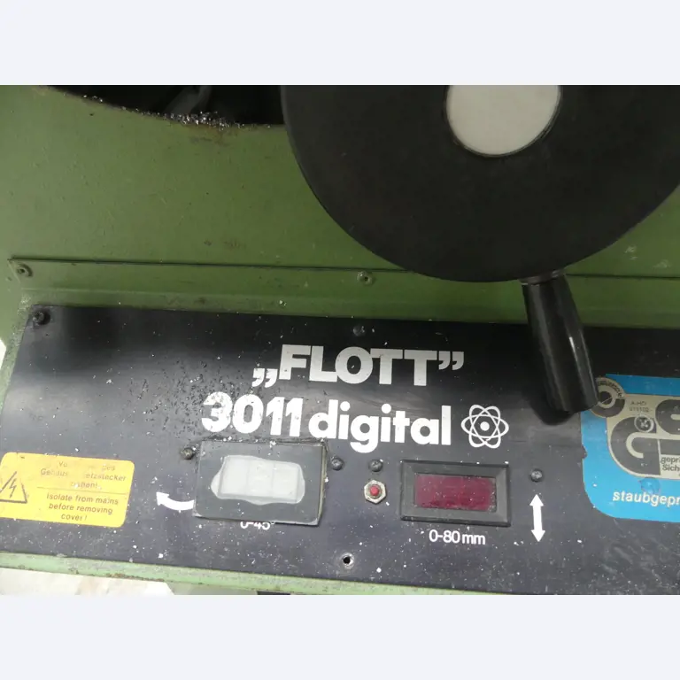 Workshop equipment and accessories from a former metal construction company-2