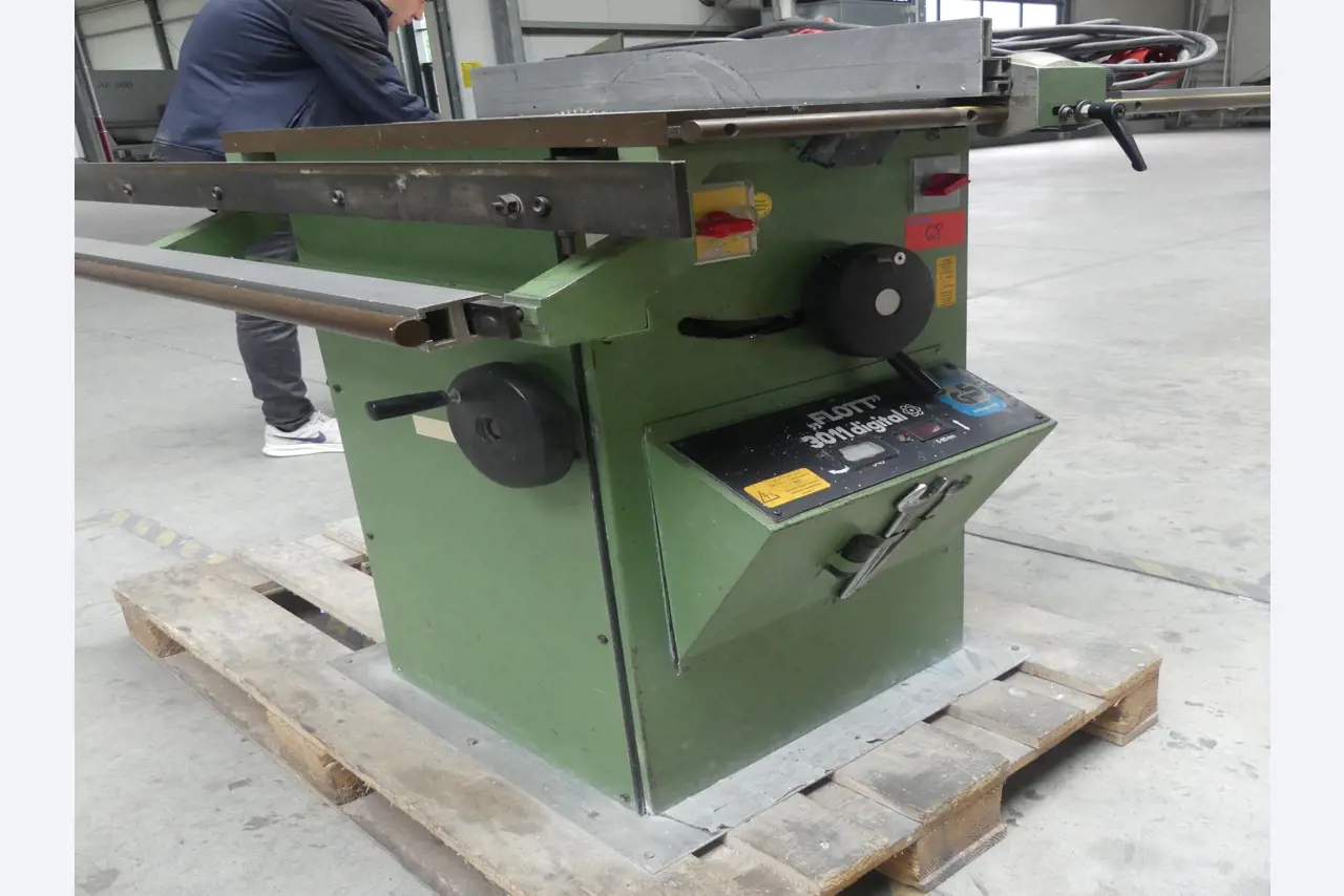 Workshop equipment and accessories from a former metal construction company-3