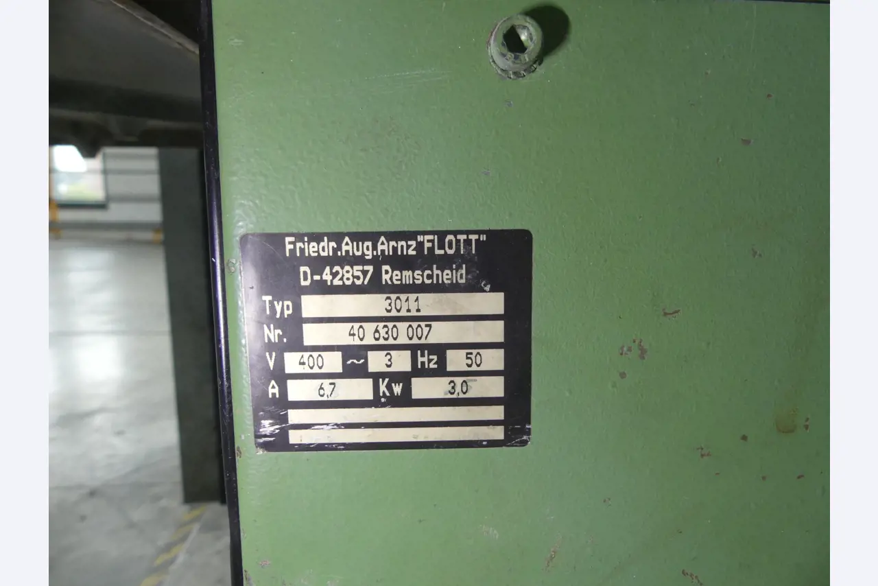 Workshop equipment and accessories from a former metal construction company-4