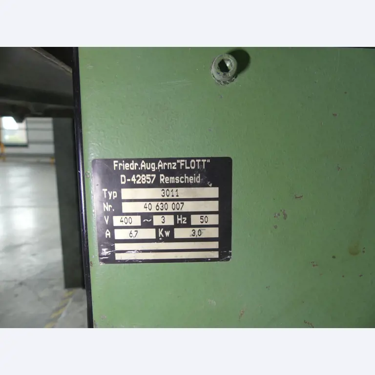 Workshop equipment and accessories from a former metal construction company-4