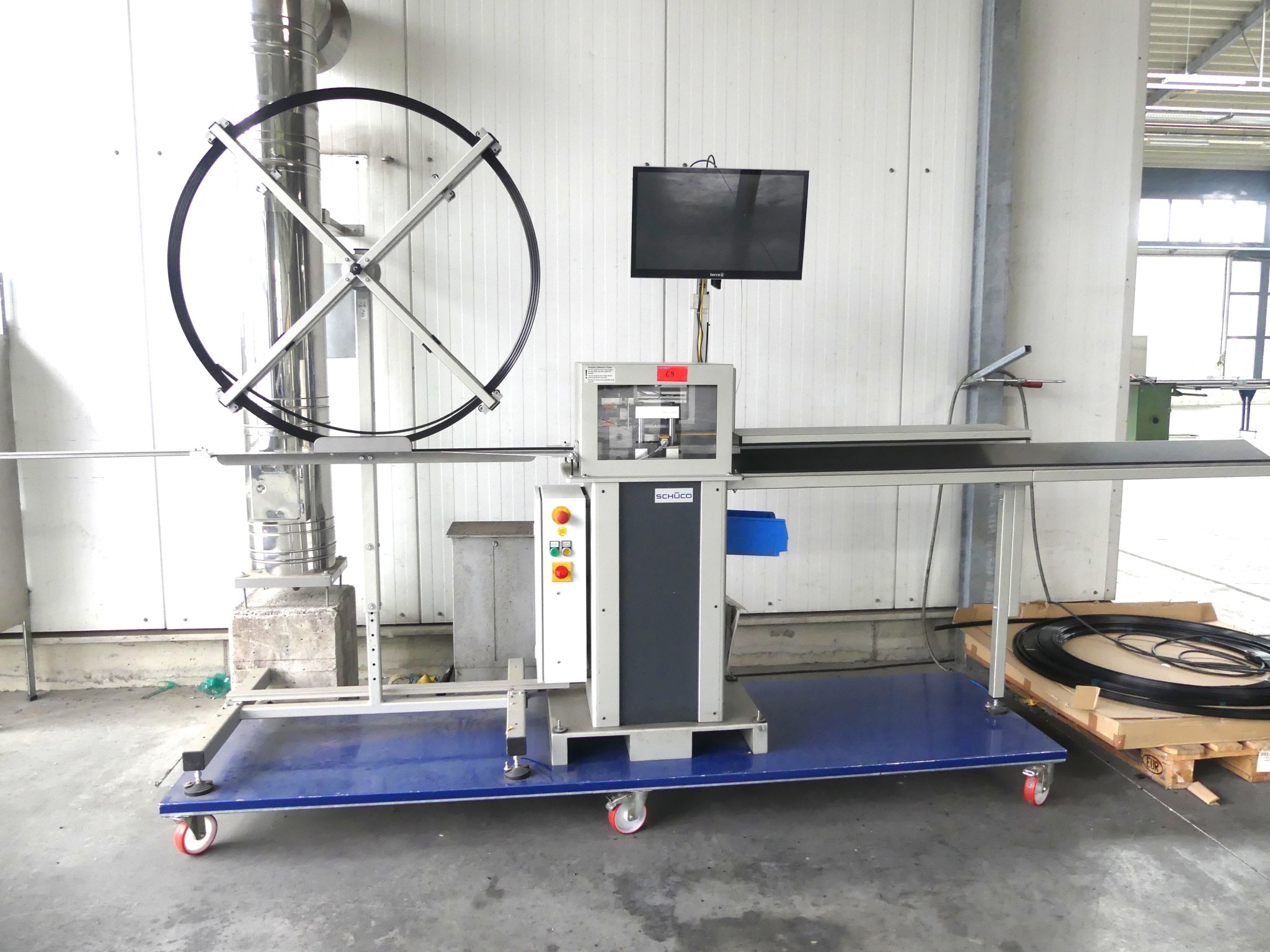 Sprzęt warsztatowy i akcesoria z byłej firmy zajmującej się konstrukcjami metalowymi-1