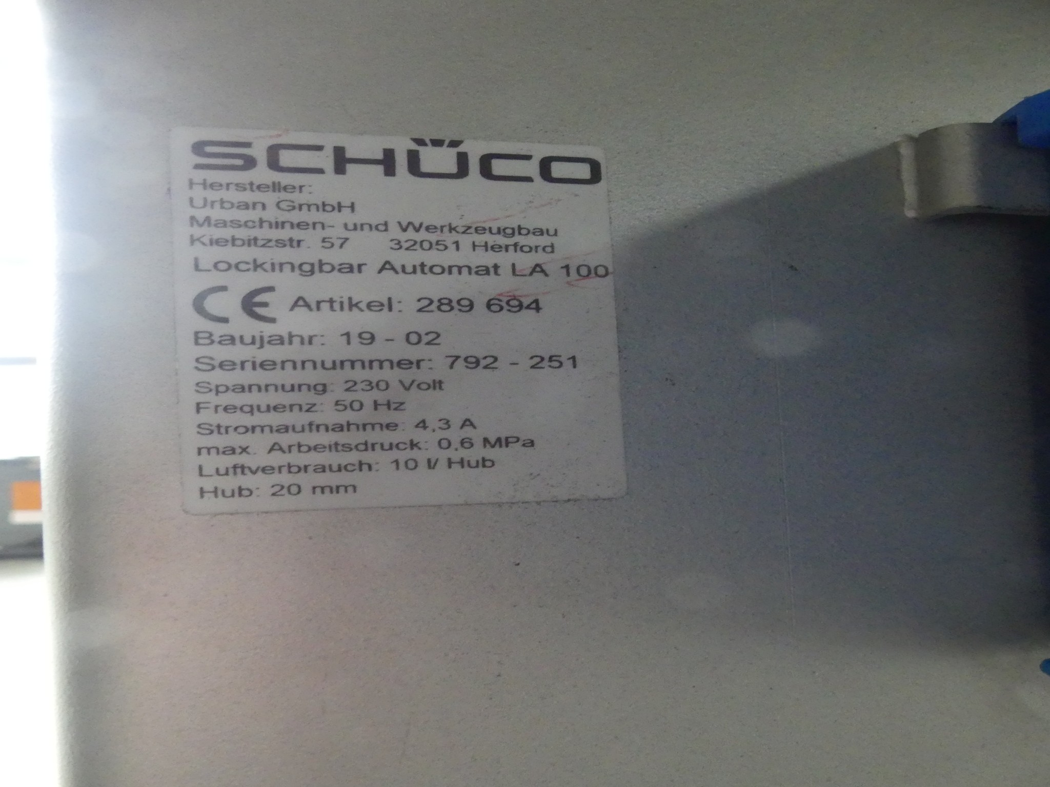 Sprzęt warsztatowy i akcesoria z byłej firmy zajmującej się konstrukcjami metalowymi-3