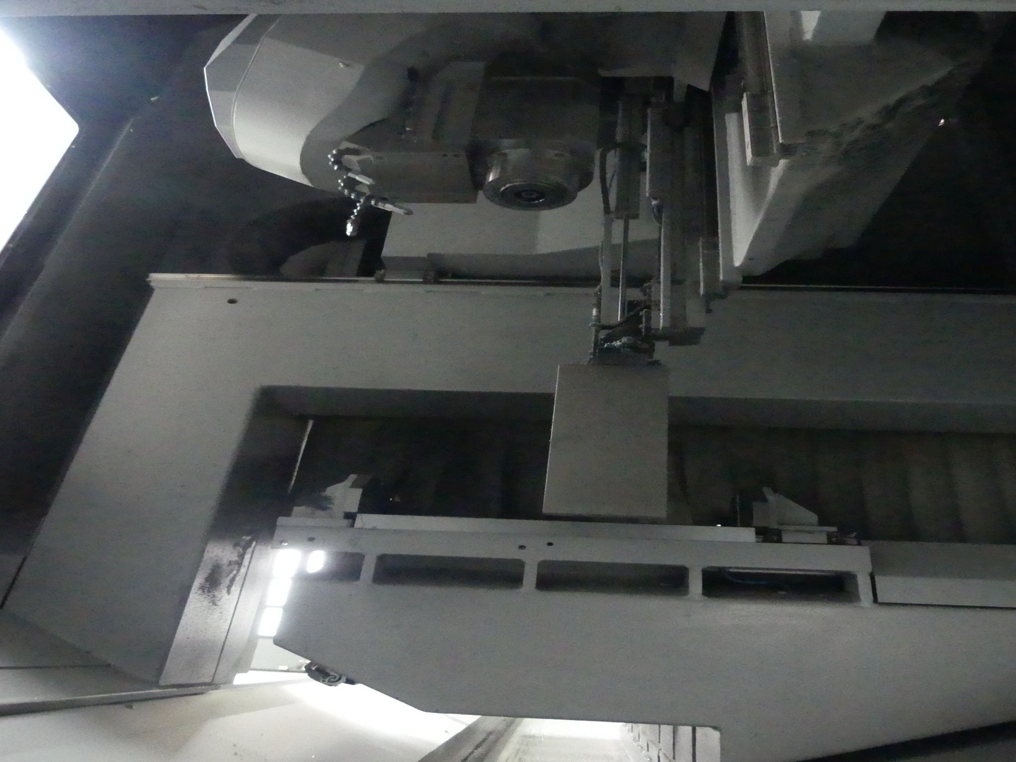 Sprzęt warsztatowy i akcesoria z byłej firmy zajmującej się konstrukcjami metalowymi-10