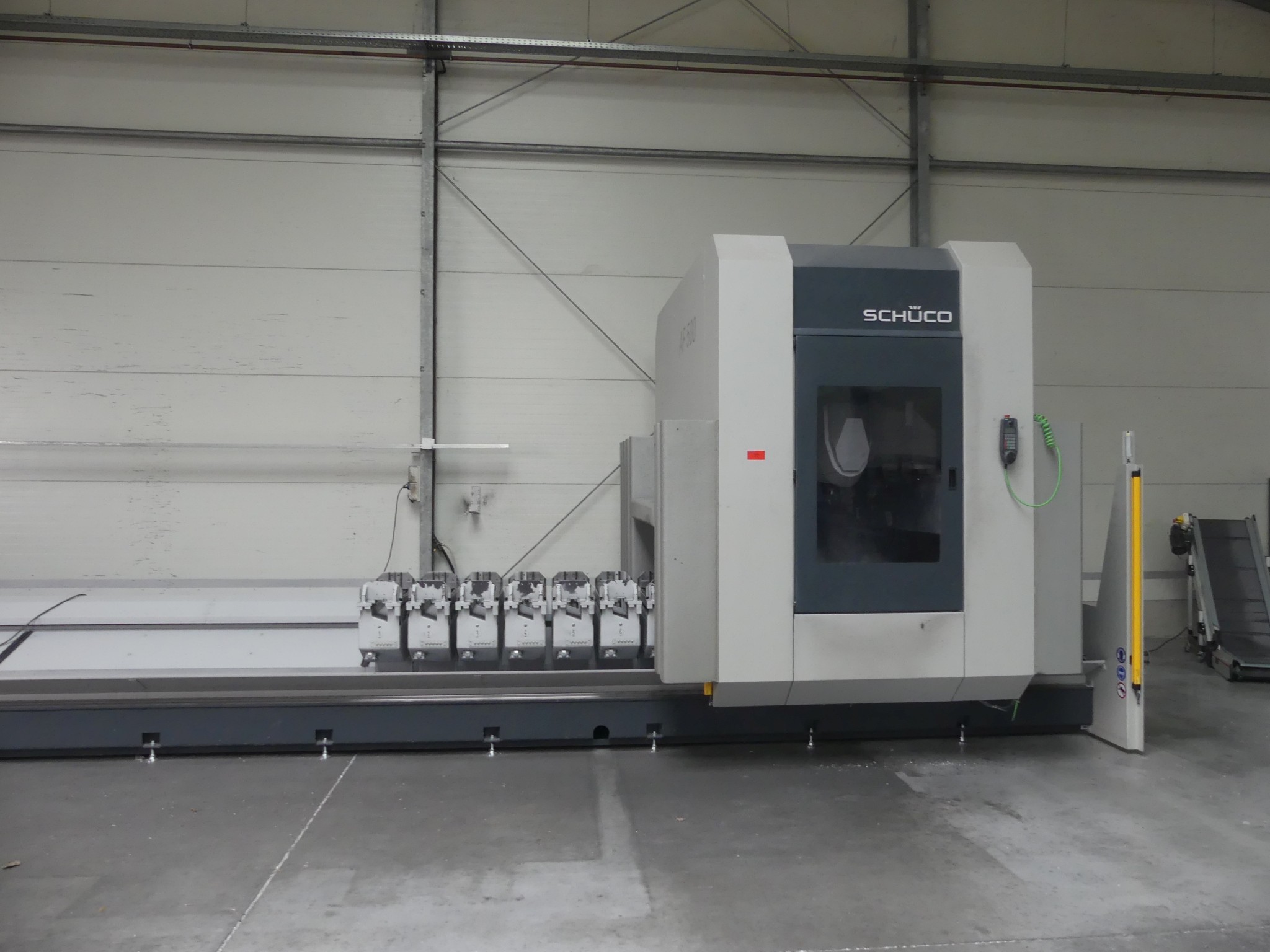 Sprzęt warsztatowy i akcesoria z byłej firmy zajmującej się konstrukcjami metalowymi-1