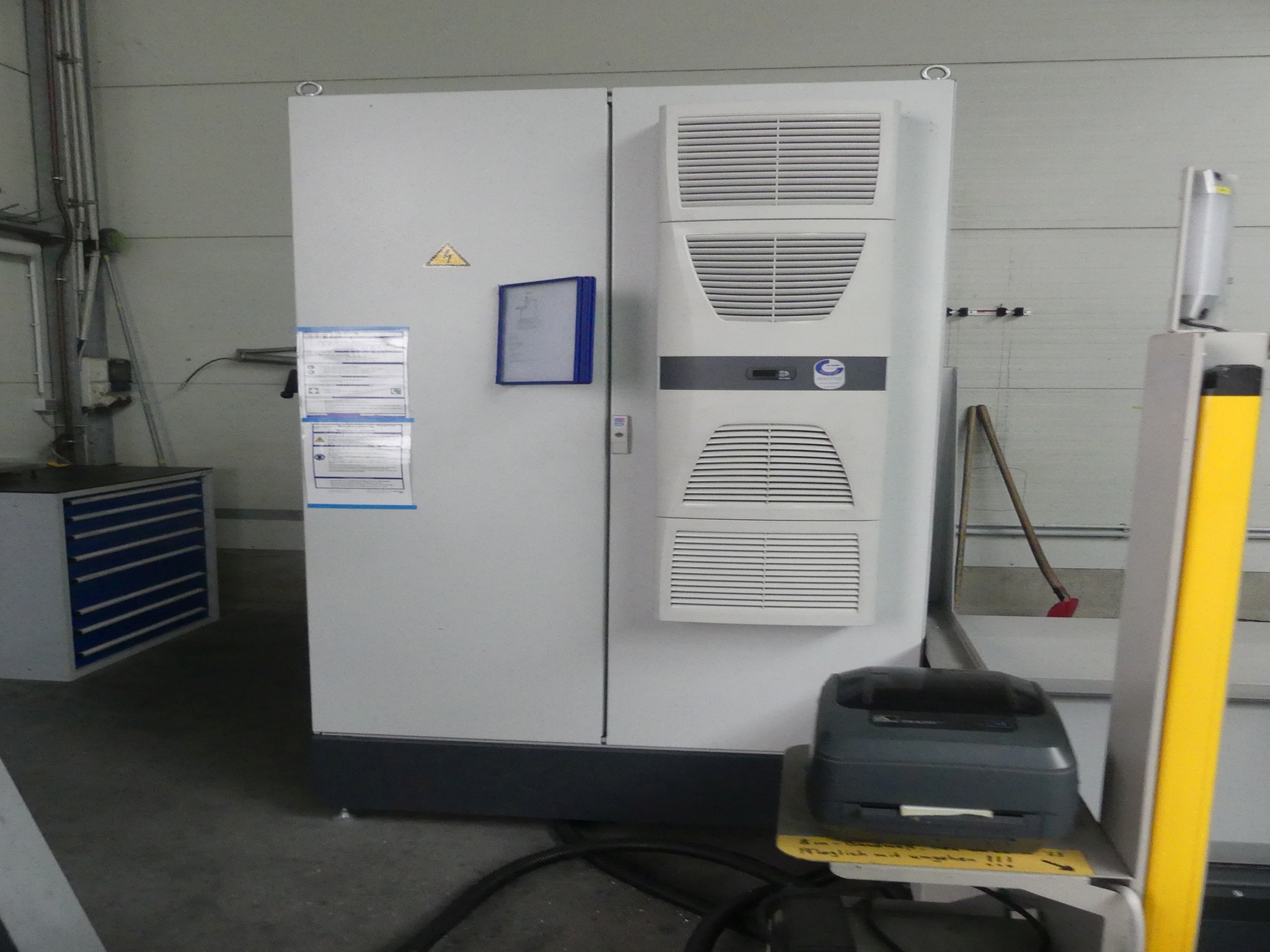 Sprzęt warsztatowy i akcesoria z byłej firmy zajmującej się konstrukcjami metalowymi-4