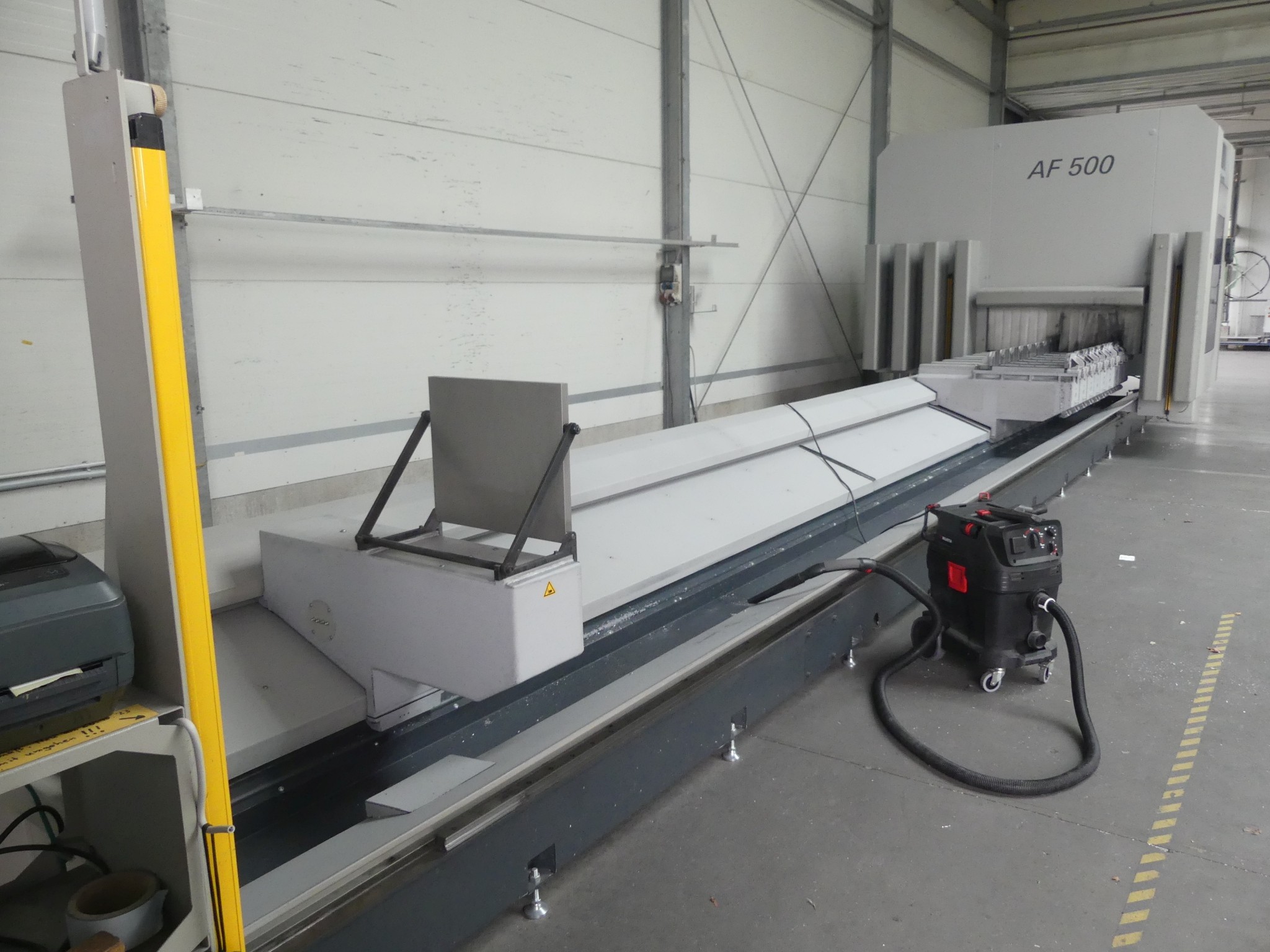 Sprzęt warsztatowy i akcesoria z byłej firmy zajmującej się konstrukcjami metalowymi-5