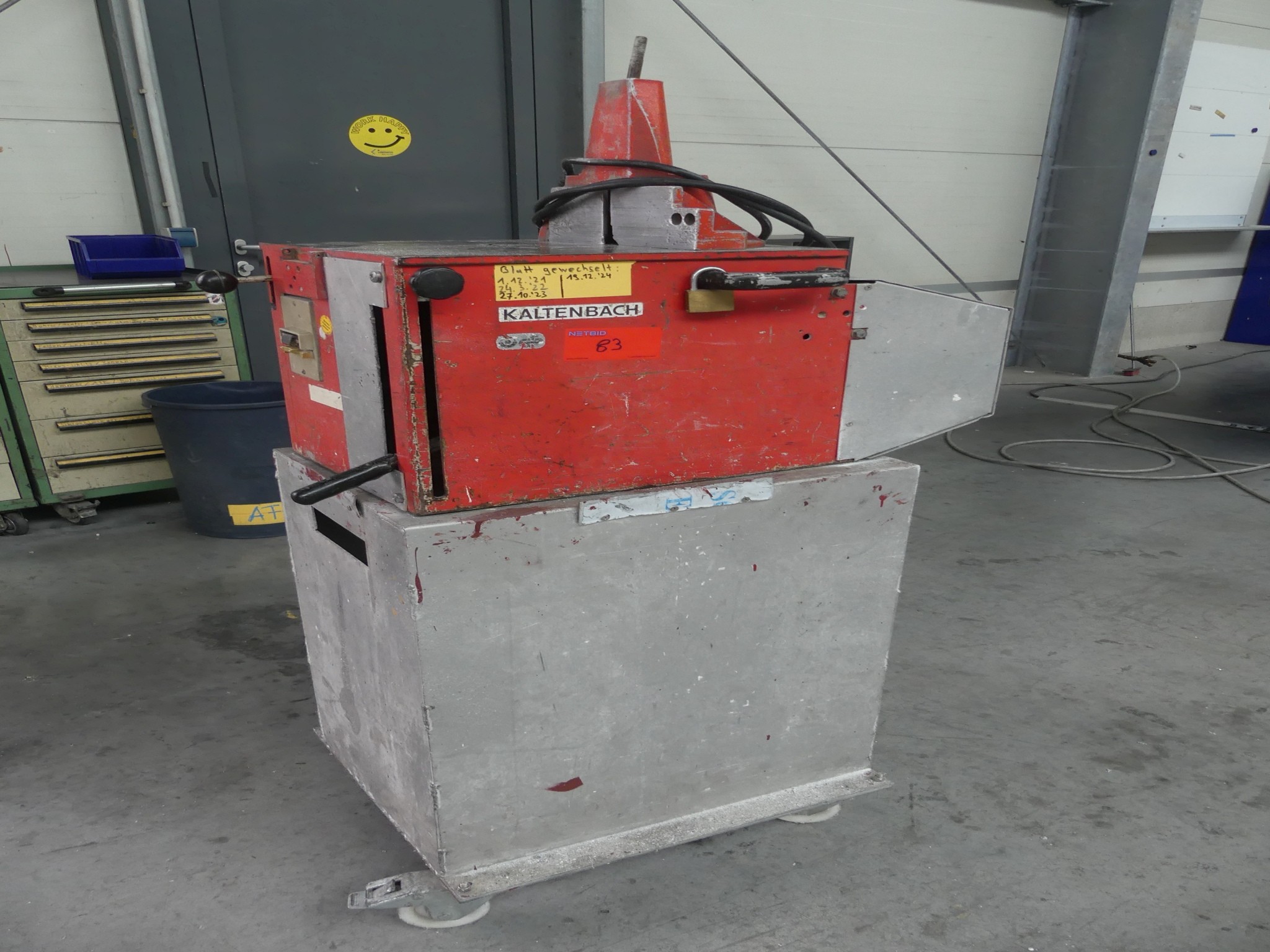 Sprzęt warsztatowy i akcesoria z byłej firmy zajmującej się konstrukcjami metalowymi-1