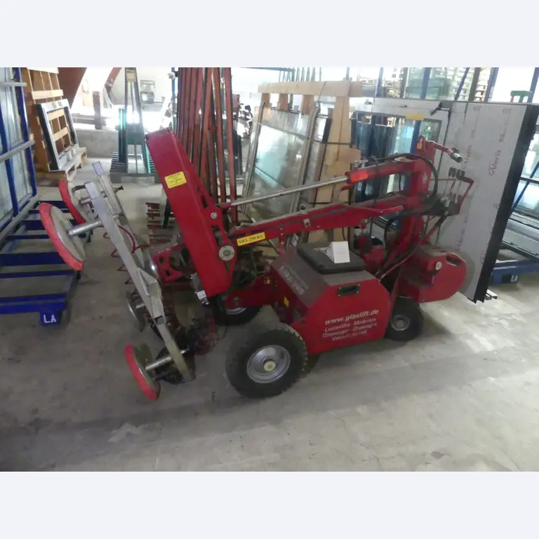 Equipamiento y accesorios de taller de una antigua empresa de construcciones metálicas-1