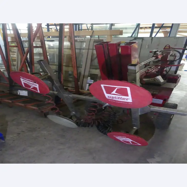 Equipamiento y accesorios de taller de una antigua empresa de construcciones metálicas-2