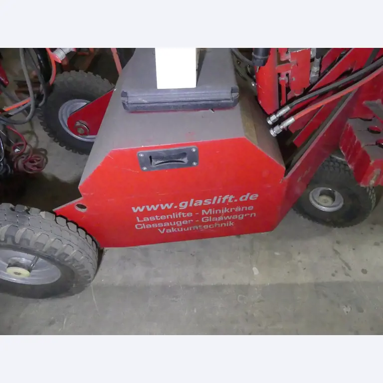 Equipamiento y accesorios de taller de una antigua empresa de construcciones metálicas-7