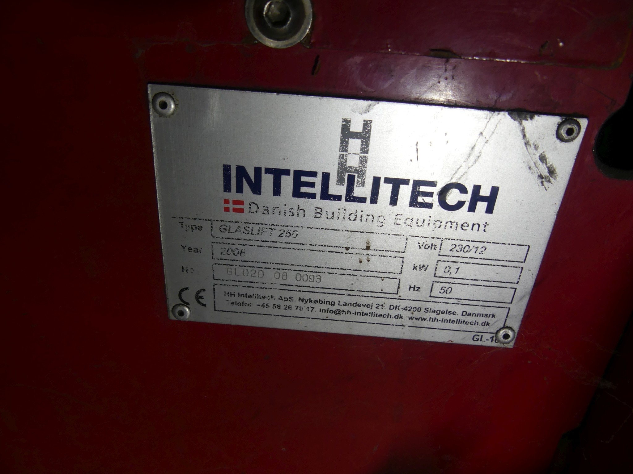 Equipamiento y accesorios de taller de una antigua empresa de construcciones metálicas-8