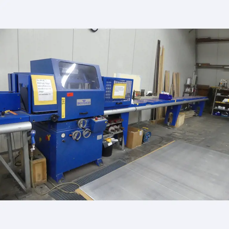 Equipamiento y accesorios de taller de una antigua empresa de construcciones metálicas-1