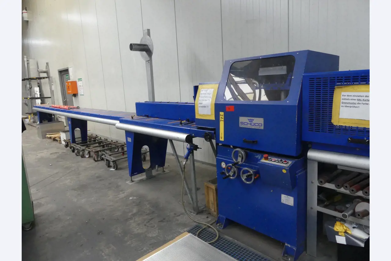 Equipamiento y accesorios de taller de una antigua empresa de construcciones metálicas-2