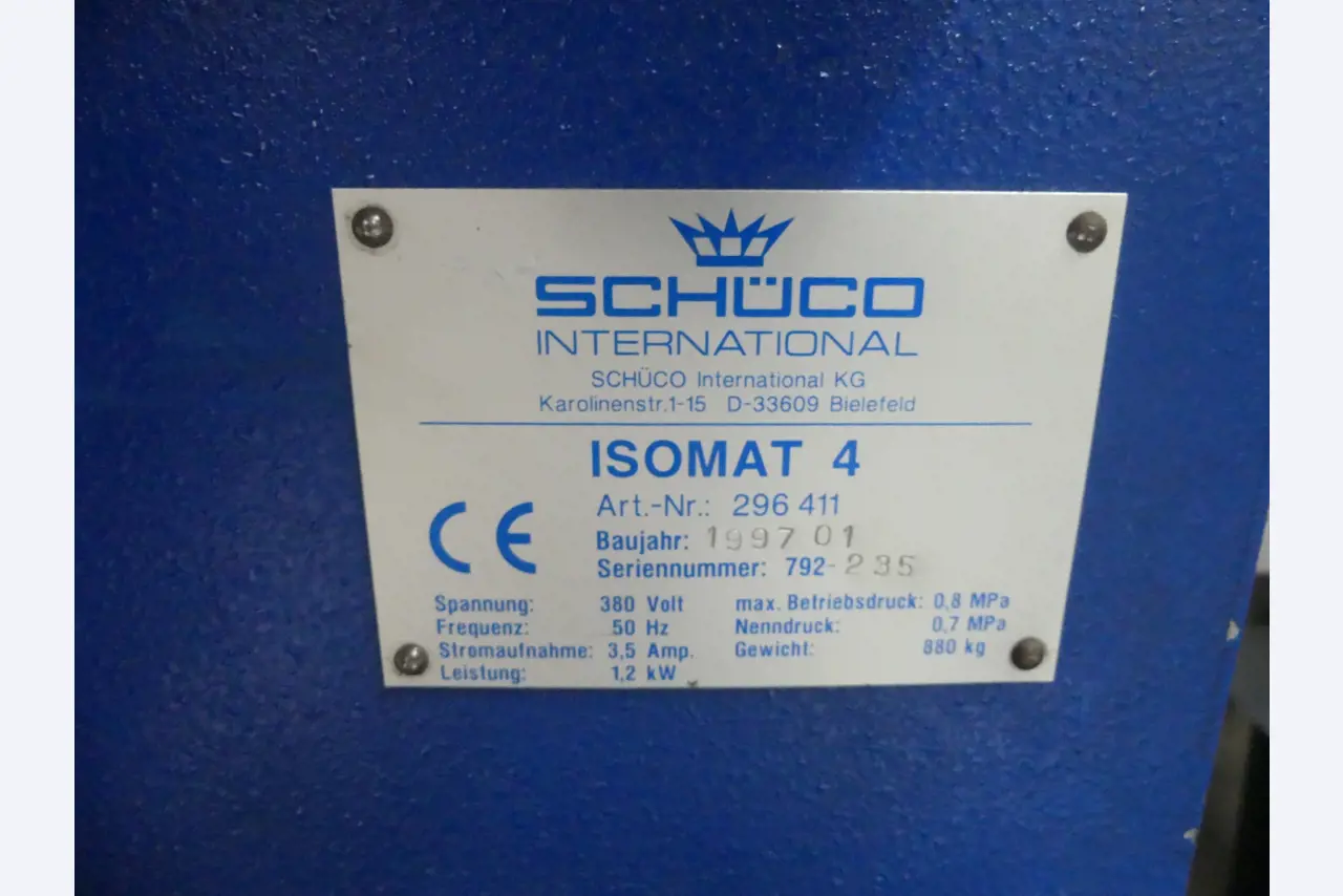 Equipamiento y accesorios de taller de una antigua empresa de construcciones metálicas-3