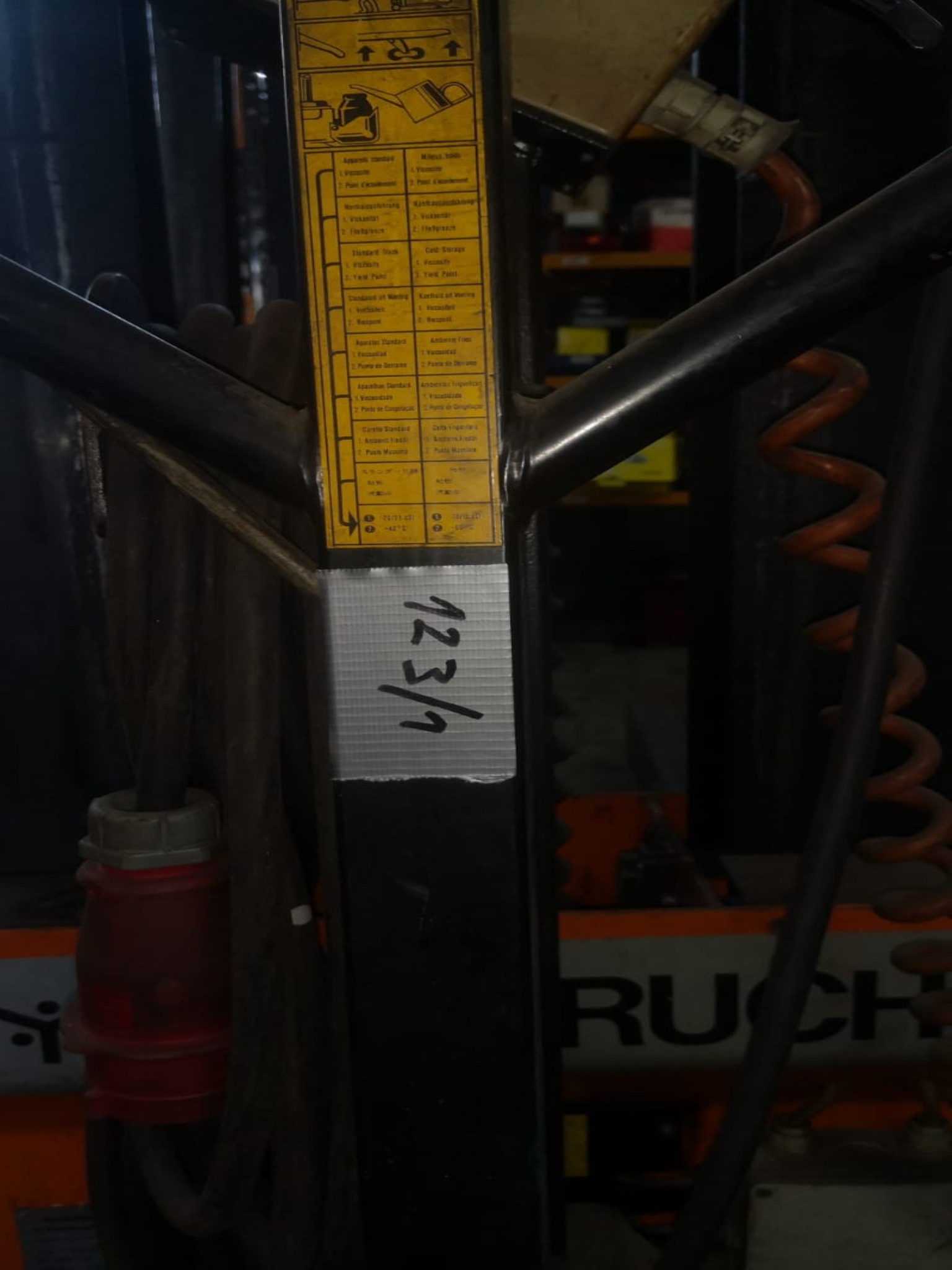 div. Werkstatteinrichtung, Fahrzeuge und Lagerbestand-5